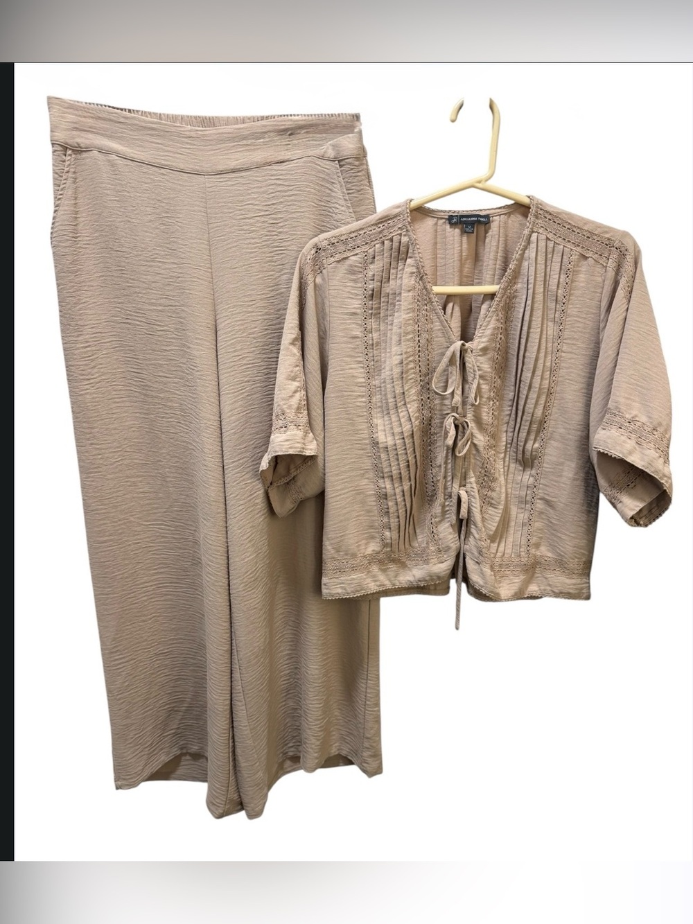 Adrianna Papell beige 2 piece outfit Sz(M)